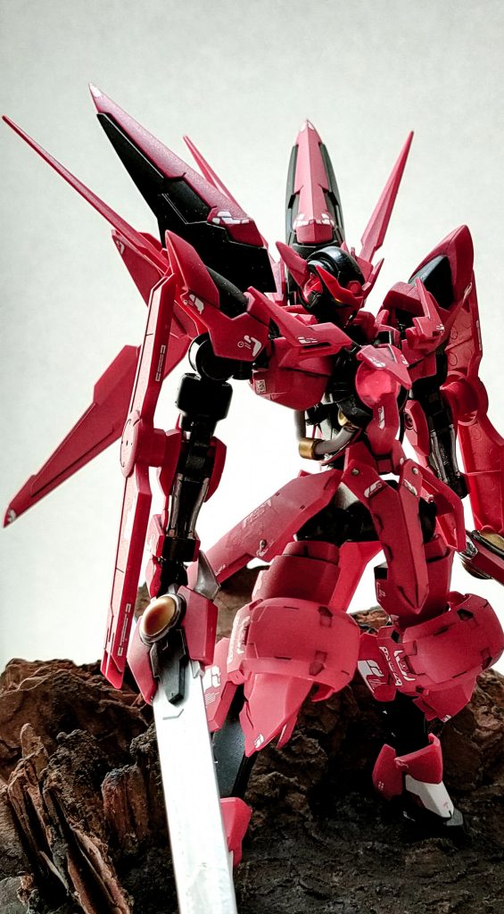 HGダークマターとHGグリムゲルデは装甲の成型色がまったく同じだったため、一部の塗り分けを除いて一切塗装していません。ヴィネットに注力したかったのでちょこちょこ省エネしています。デカールの白は足の甲、胸部パイプと合わせて差し色としました。