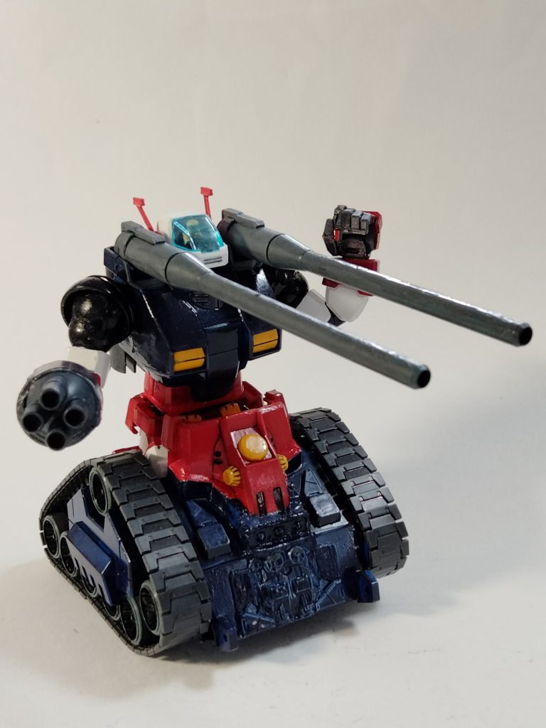 ポップミサイルと手は付け替え可能。そして敵に近付かれたら・・・