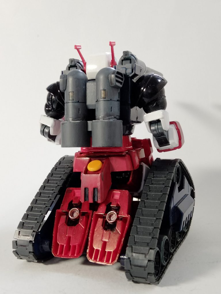 タンクモードは後ろからやと足裏が丸見えで即バレます(笑)ランドセルはガンキャノンのもの。