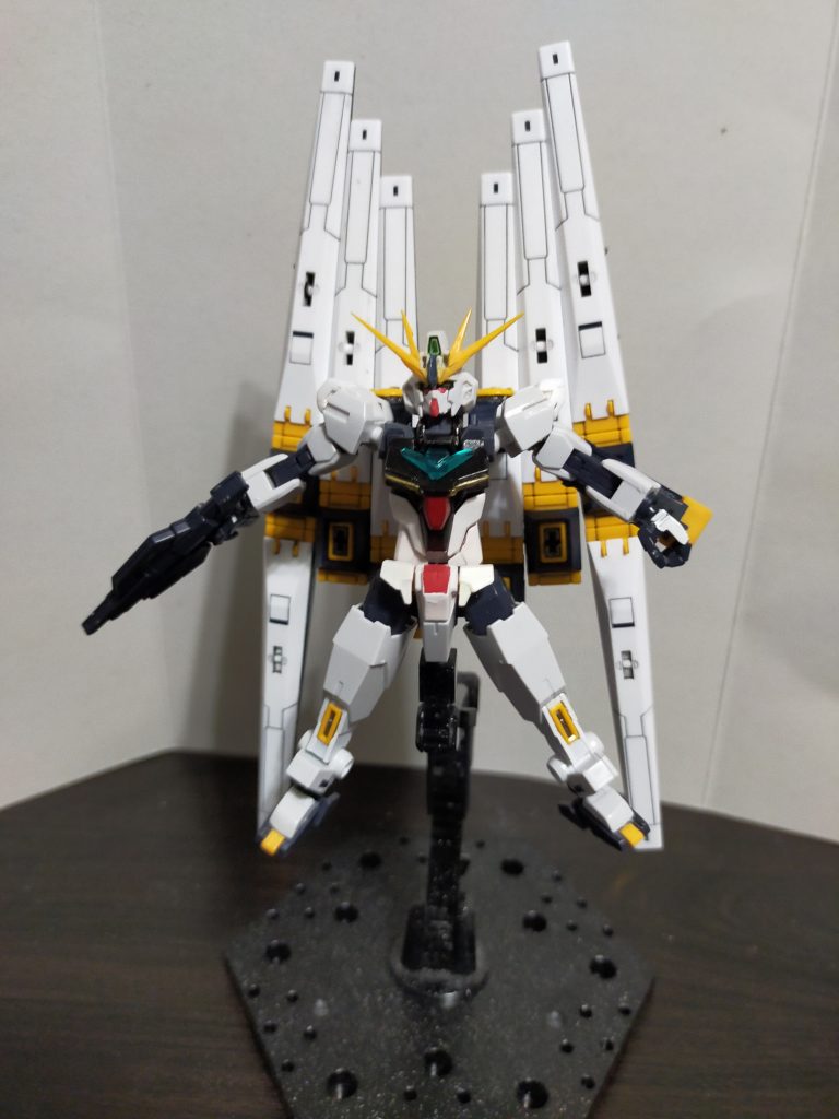 バックパックのパーツを変えることでダブルフィンファンネルになります。