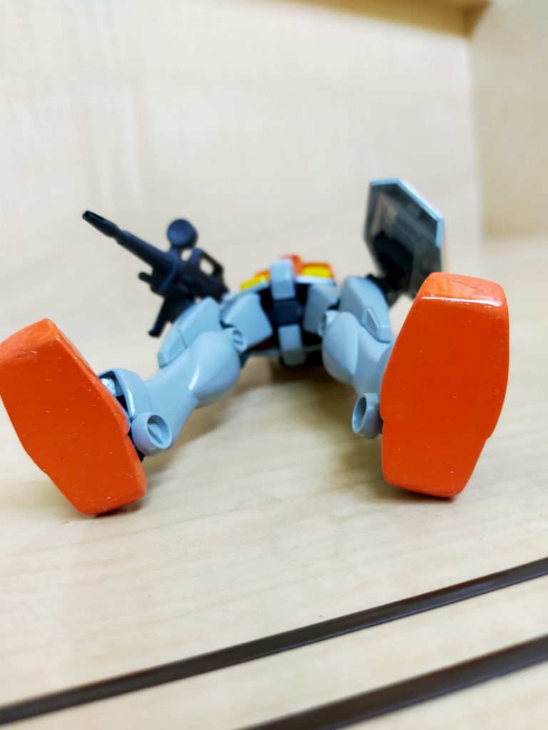 足裏もプラ版で真っ平らに。