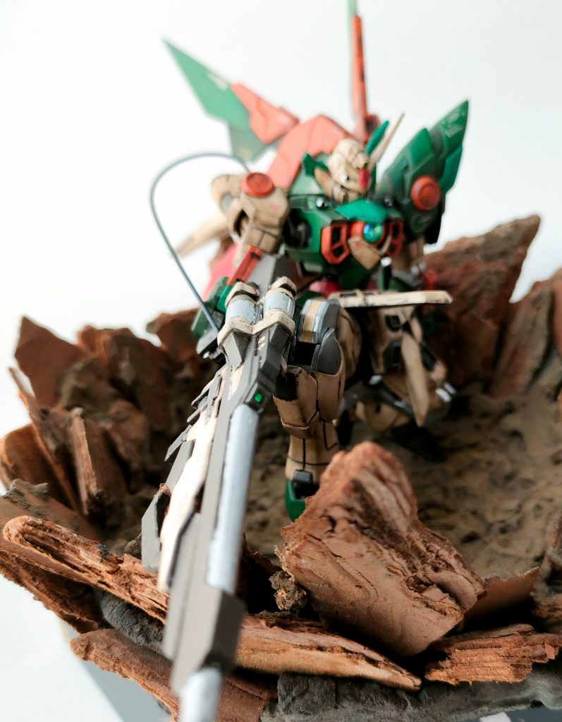 ライフルの塗り分けはそこそこ頑張りました。いきあたりばったりで調色した結果、本体とライフルの白の色味が合わなかったため強めにウェザリングしています。