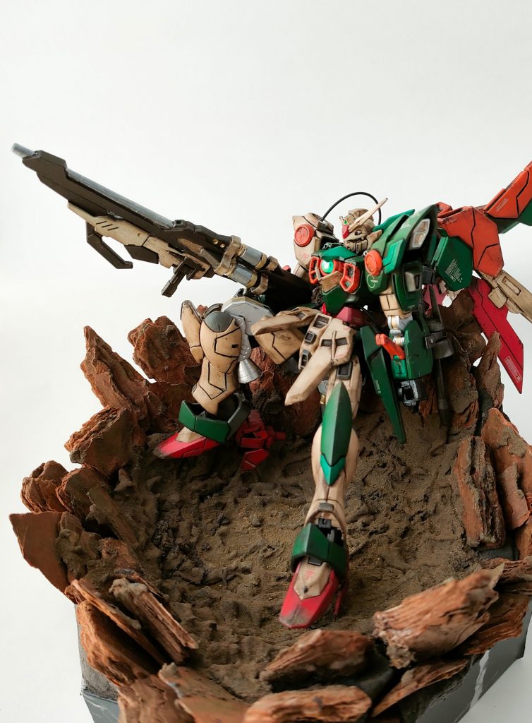 膝立ち固定ポーズのつもりだったのでちょっと窮屈ですね。土台はほぼダイソー素材です。