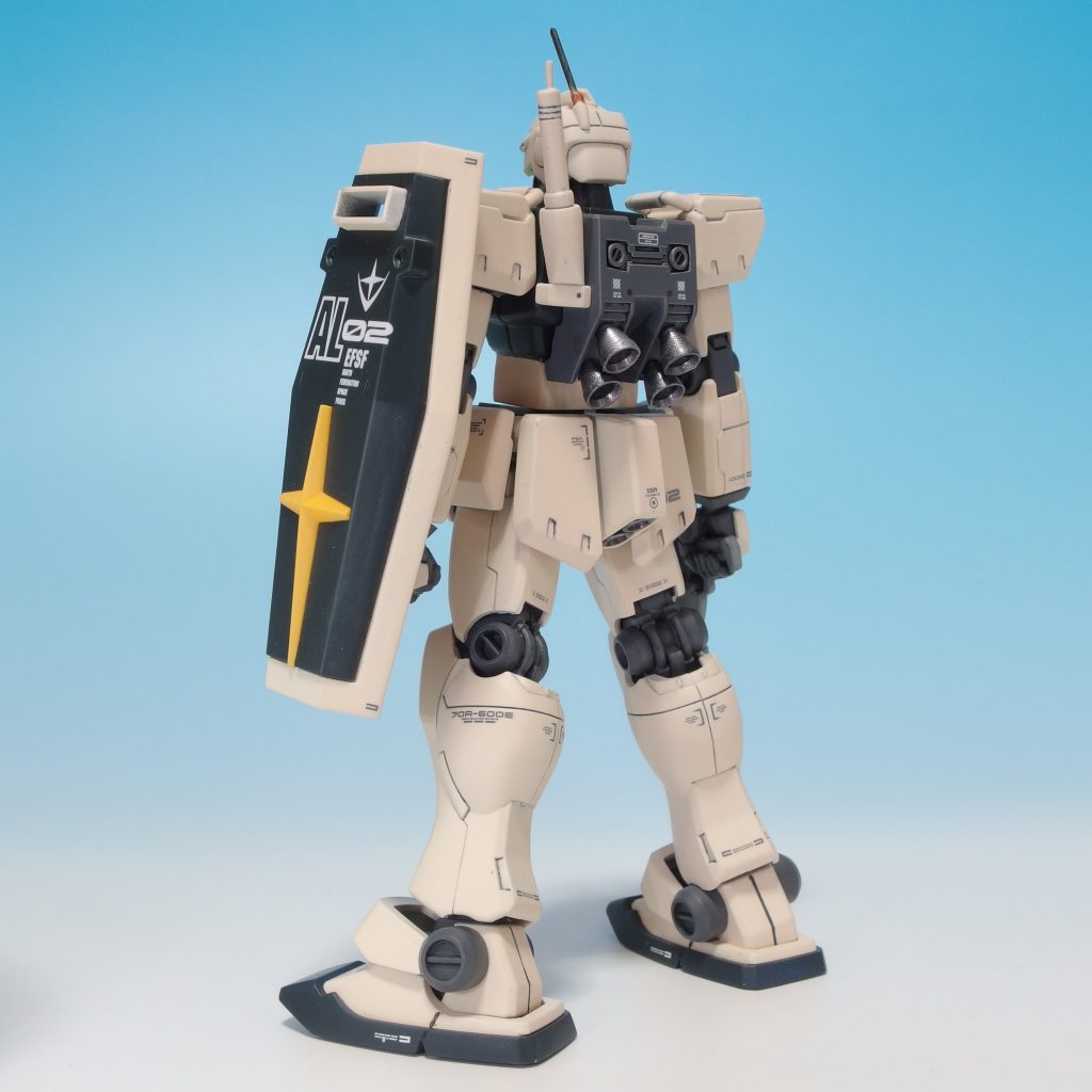 シールドはキットのものは使ってしまってたので、ジム２のものを。