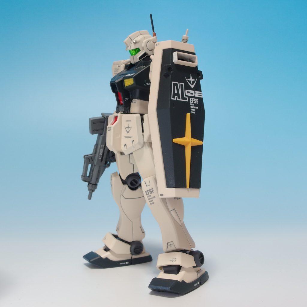 本体色はクレオスのキャラクターフレッシュ１とネイビーブルーを使ってみました。