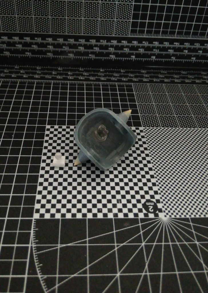 肩はボールジョイントで接続するようにして取り外し可能になりました。