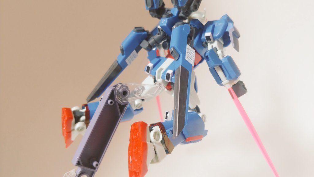 ブンドド集サーベルの位置と向き的にビームトンファーできそうですけど設定上できないらしいですね