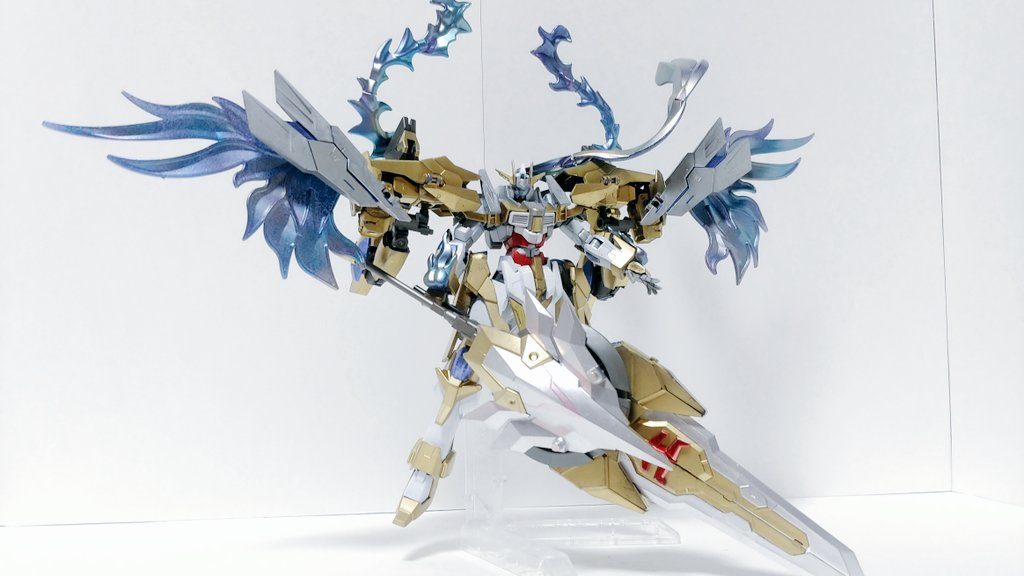 MODE:イカロス他の形態よりも大幅に出力が高く、各所からエネルギーが溢れ出て大翼や髪のように形どる。　あまりの高出力ゆえ電磁パルスが発生し、近づく機体の操作機能に悪影響を与える。　溢れ出たエネルギーで攻撃も可能。