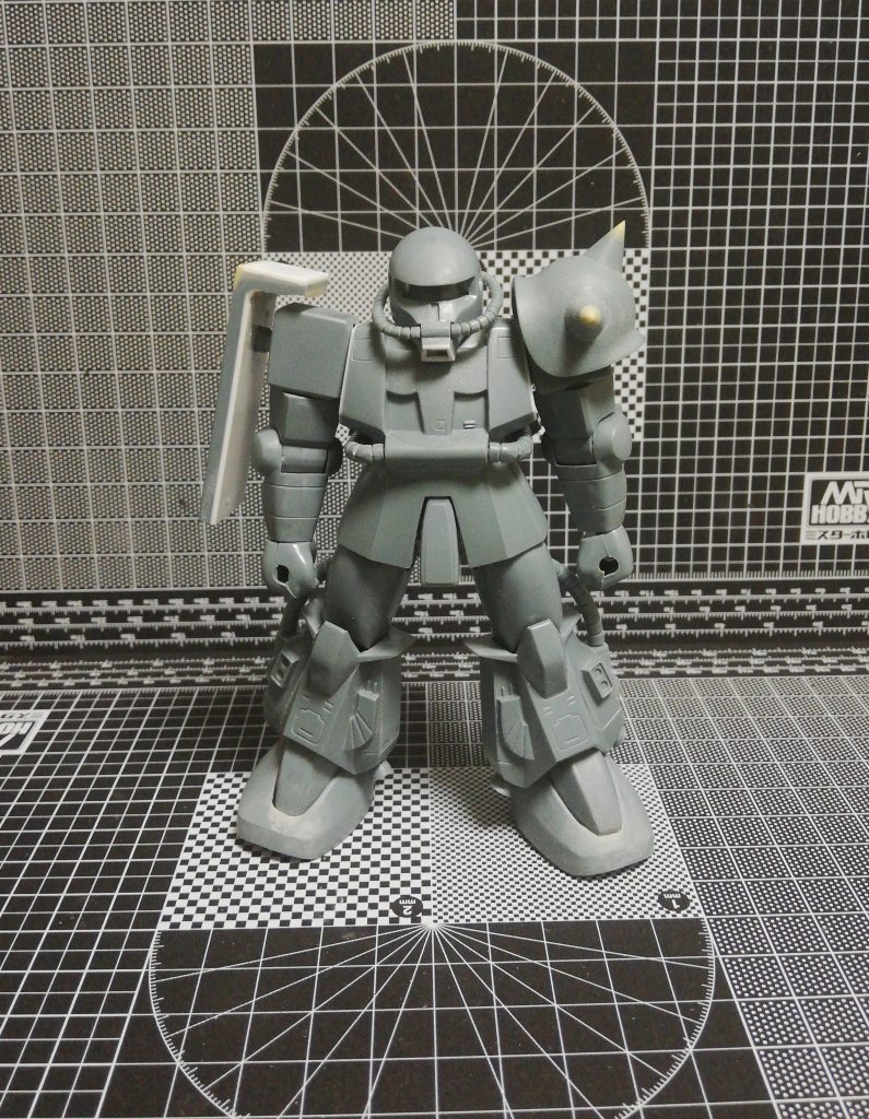 頭のパイプはカットして1つ分短くしました。サフは使わず、全体をグレーで下塗りしました。以上です。最後まで見てくれてありがとうございます。