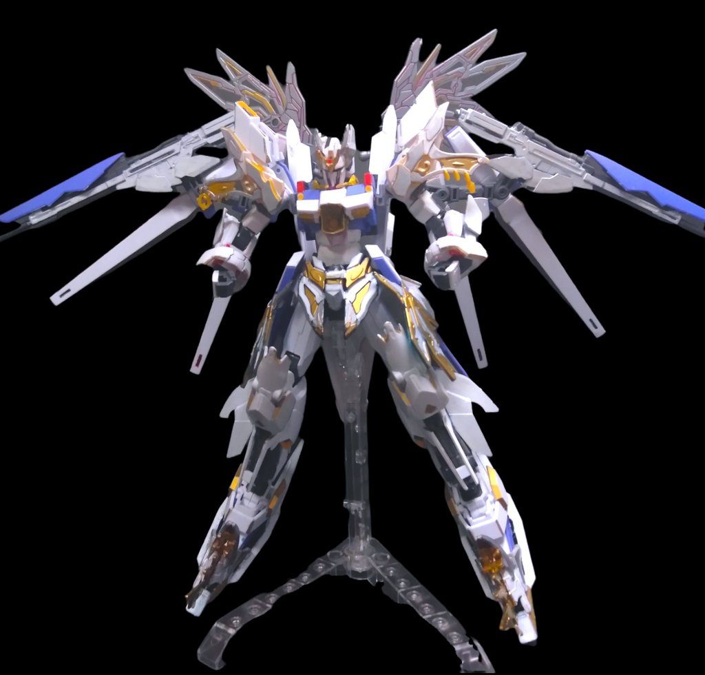 正面・手ぶら状態デルタカイに適当なパーツを盛るだけで、一気に神々しくなりました。