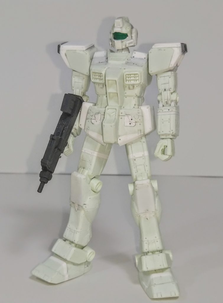 この塗装前の状態を見せるとベースがFGガンダムと解りますね!