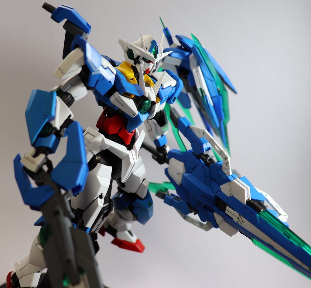 フルセイバーをと両手持ち。クリアパーツは全て4000番まで仕上げてコンパウンドしてクリア。