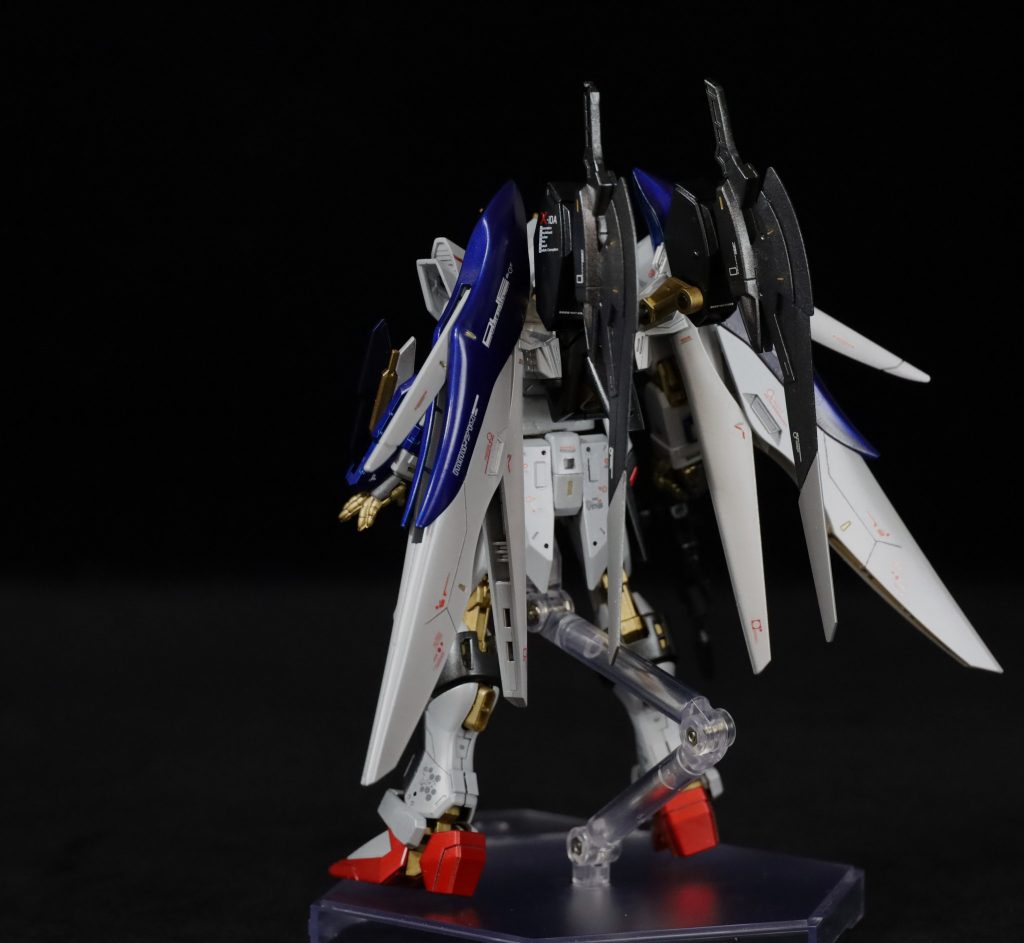 REAL今回使用したキッドはHGディスティニーガンダムHGアメイジングストライクフリーダムガンダムHGインフィニットジャスティスガンダムHGブレイジングガンダムマーズウェポンです