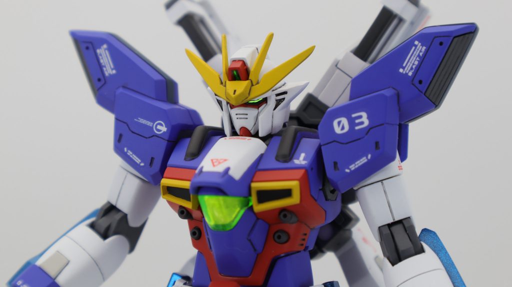 デカールは思いつくまま貼りました。左肩の「03」がお気に入り