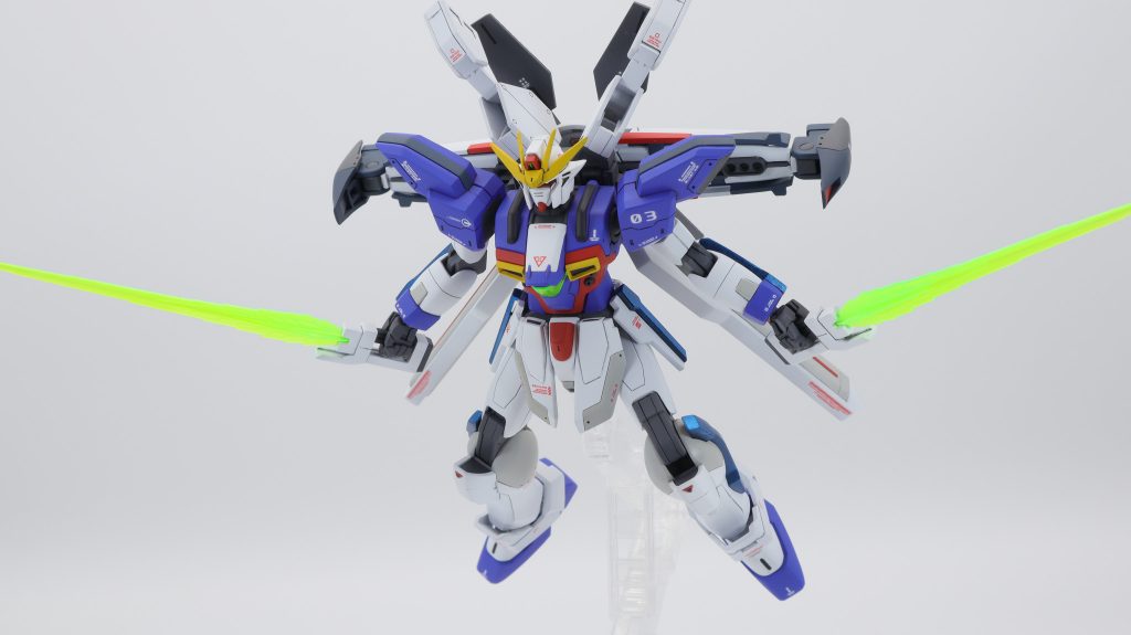 サーベルは蛍光イエロー+クリアーホワイトでグラデーションをかけてます