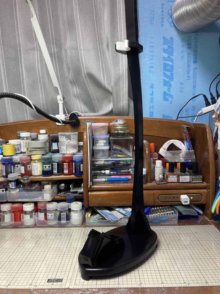 紅蓮魔獣ダイーザこれだけで高さは60cm底の前方部分にある物体は150ガーベラ用のジョイント(自作)刃を支える部分はスポンジを加工して製作