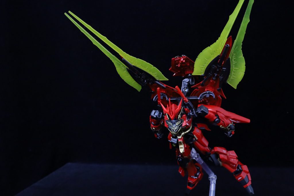 アクス・フライト(オリジナル)ビーム刃を出しながらの突進攻撃になります