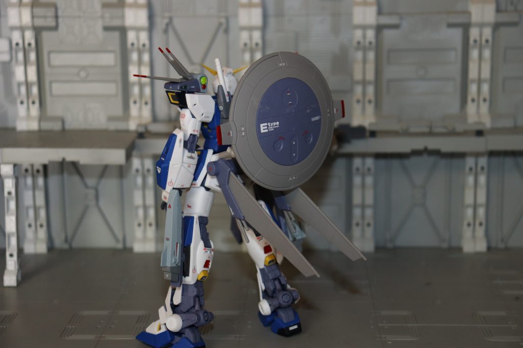 そして背面。やっぱり大きなレイドームが印象的ですね。トップコート噴くのに失敗して粉っぽい部分が・・・丸くて大きいレイドームは好きなんですよね・・・早期警戒機みたいな感じで。あまりEタイプは投稿少ない様なのでちょっと寂しいです