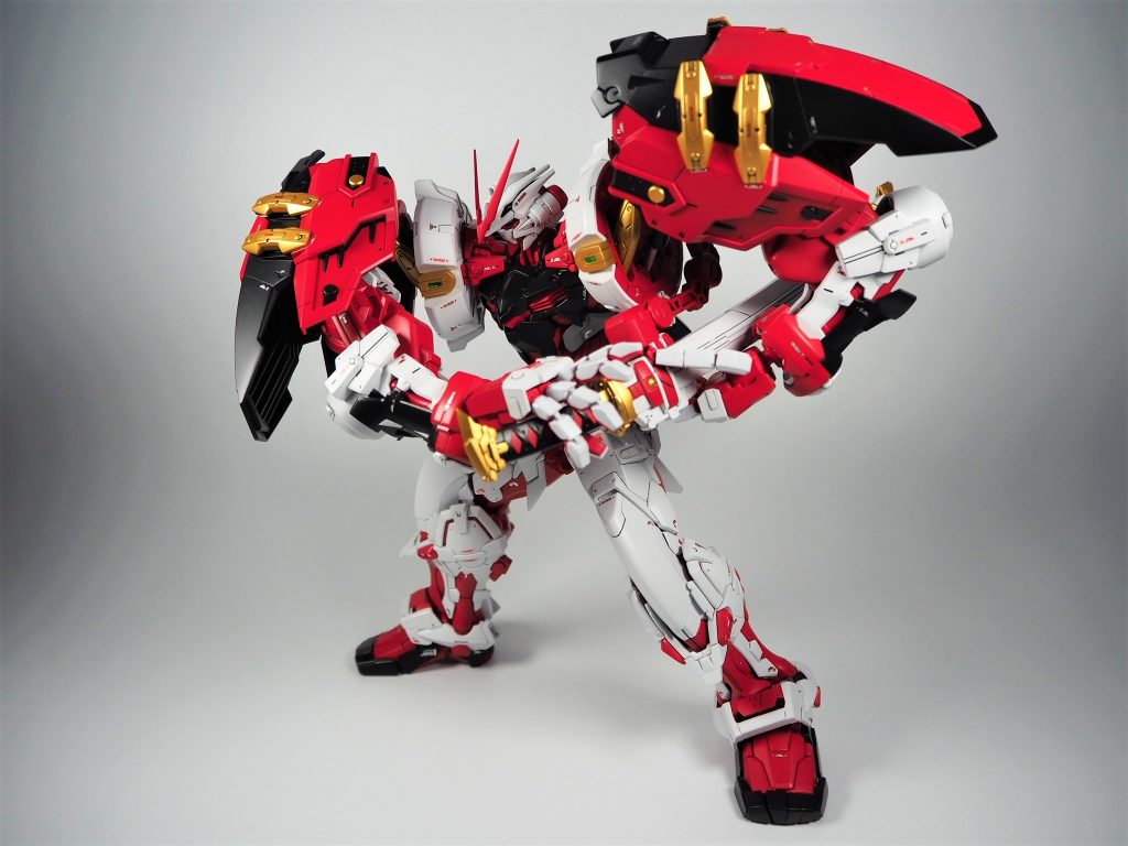 広い可動域に加えて、ガーベラストレートの懸架アームもブレキシブルに動くため、自然な構えができます