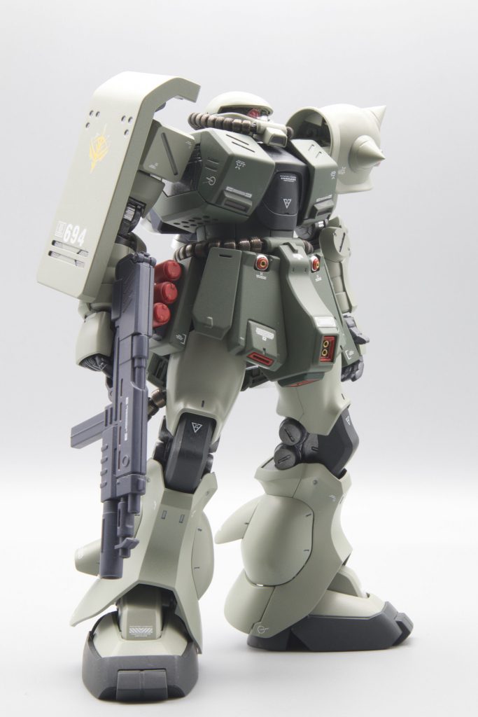 脚移植前。元々ノーマルの06ザクっぽい配色にしてたので塗り直しとかはせず。こっちの方が良いな、、、（まあすぐに戻せるし）