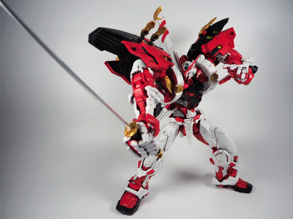 ガーベラストレートによるポージング唯一の付属武器なのもあって高クオリティですがやっぱこれだけじゃ物足りない…満足できないぜ…。