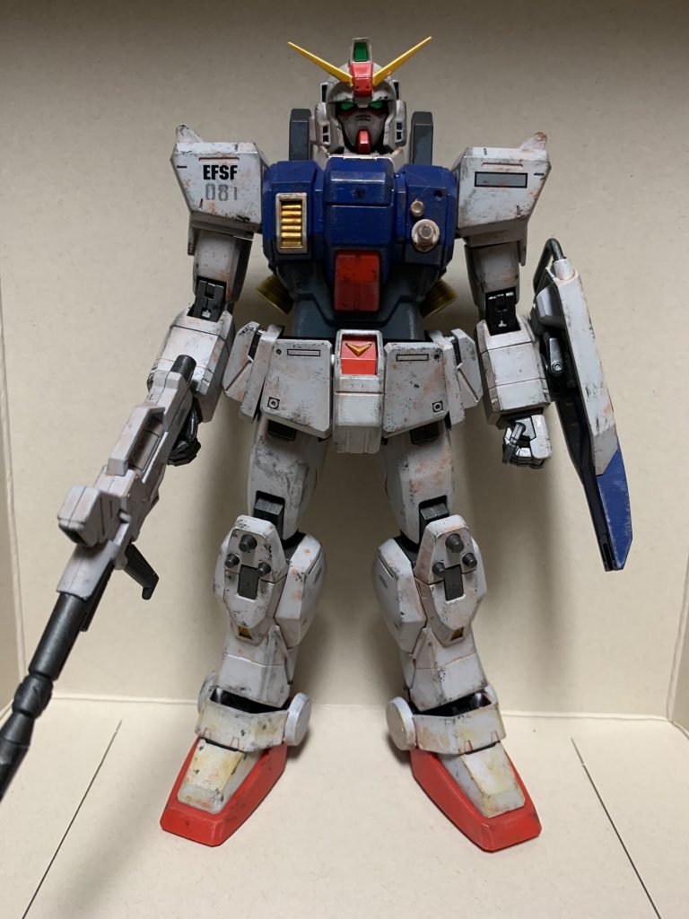 今回初めての汚し塗装にチャレンジしました!!ウォッシングしたあと、チッピング、最後のウェザリングマスターを使用しています。主な汚し塗装3種を全部やったつもりです。初めてで見様見真似の割に案外うまくできたかなぁ~と思っています。感覚的には「自分が思うよりもすこしやりすぎてるか?」くらいオーバー気味にやったつもりですが、ちょうどいいかな・・・と思っています。