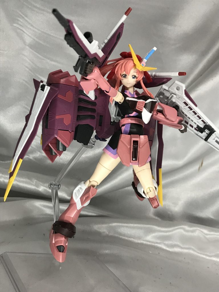 髪をポニテにしてるので可動域が抜群に上がりました。ちょっとSEED撃ちっぽいポーズも行けます。