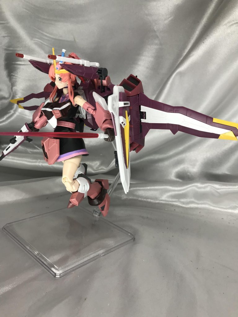 バックパックを展開するとこんな感じ。本来バックパックは左右に開くのですが、今回派手な見た目にしたかったので開きっぱなしにしてます。