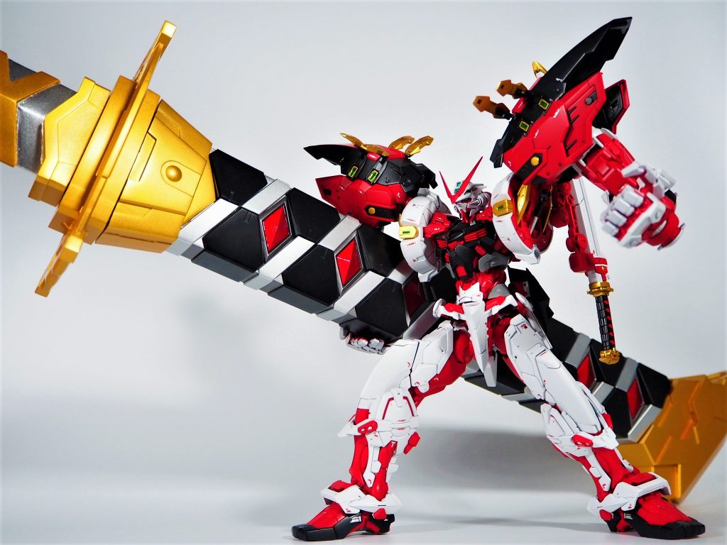 パワードレッド自身の可動域を活かすことで150ガーベラすら自然に構えることが可能(持てるとは言ってない)