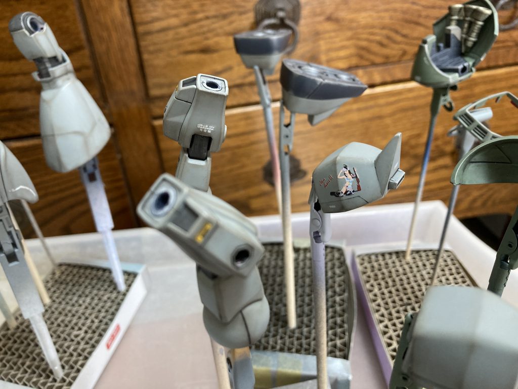 装甲書き+デカール+汚し...都度、艶消しを塗布しないと気が済まないので何度も...