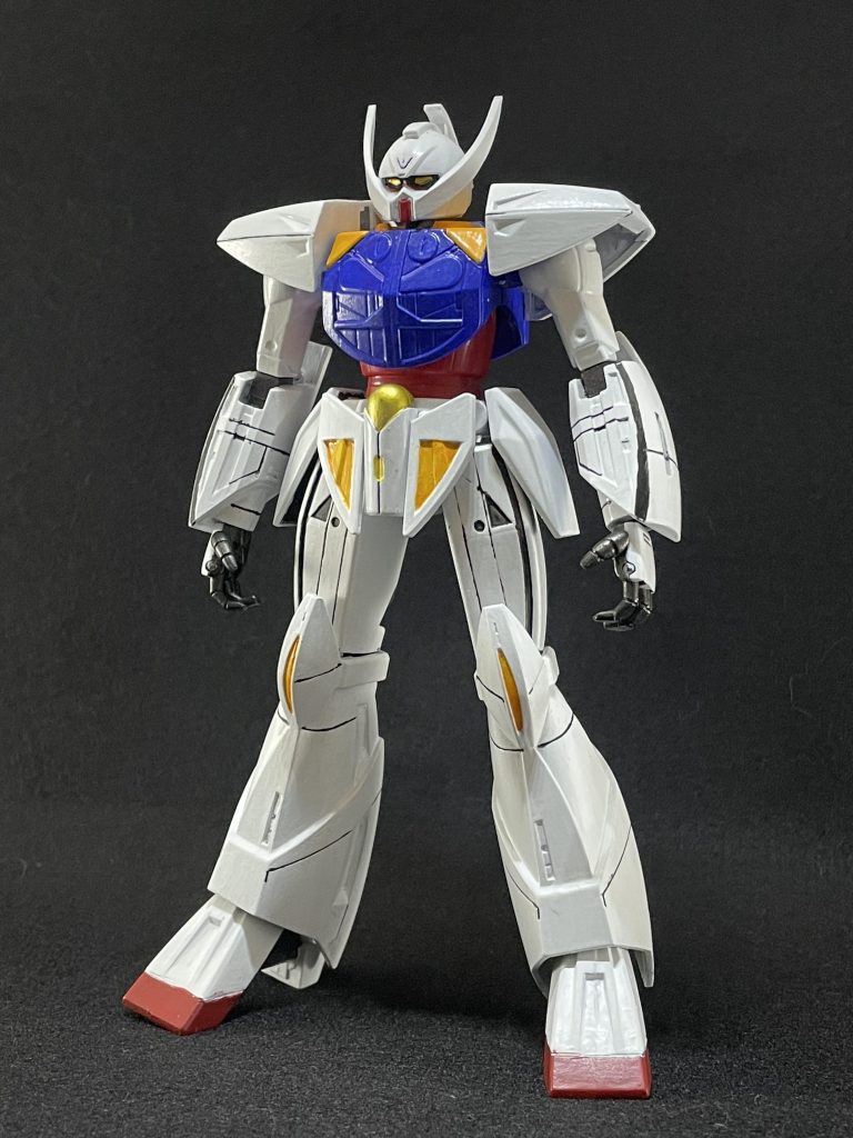 水性ホビーカラーの筆塗りで全塗装しています。白の隠蔽力が低くて重ね塗りを繰り返したら厚ぼったくなっちゃいました。(4度重ね塗りしています)重ね塗りによってモールドが埋まってしまいスミ入れも上手くいかない部分もあったりして、この辺は次への反省点ですね。