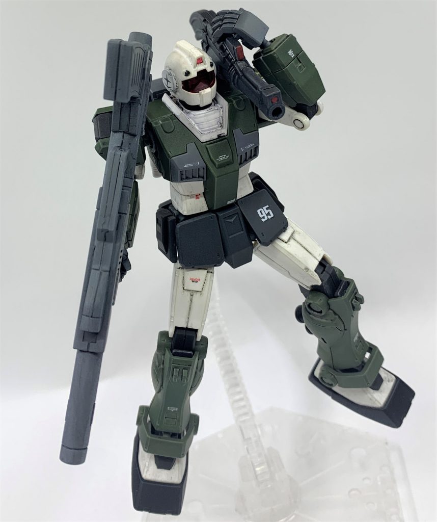 オリジンMSD準拠のノーマルジムは結局まだ設定が出ていない認識ですが、既に設定されているジムキャノンやナイトシーカーのバイザー無しの頭部を見ると、今回制作したジム頭部がMSD準拠の形状だと思います。ただ、オリジン漫画版は今回のククルスドアン版のジムとほぼ同じ形状の頭部ですね。ジムの顔はクリアパ―ツの都合や形状的にザクよりいじるのが各段に難しいので、色々キット化されて選択肢が増えて欲しいですよね。