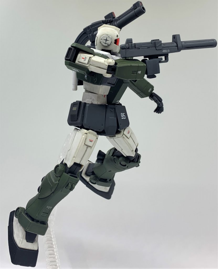 ジムでもこの色に塗ると途端に強そうに見えるから不思議ですよね(笑)塗装も楽で手軽にミリタリー感が出せるので、このカラーリングは大好きです。