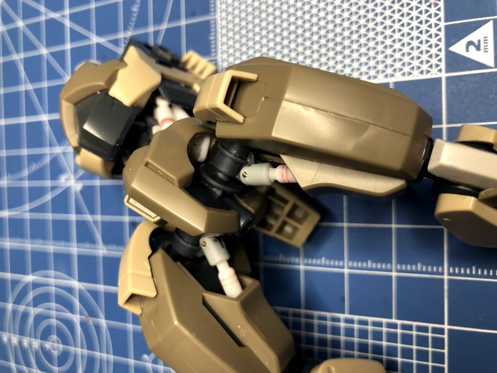 股間部にも可動シリンダーを仕込みました。ほとんど目立たないです