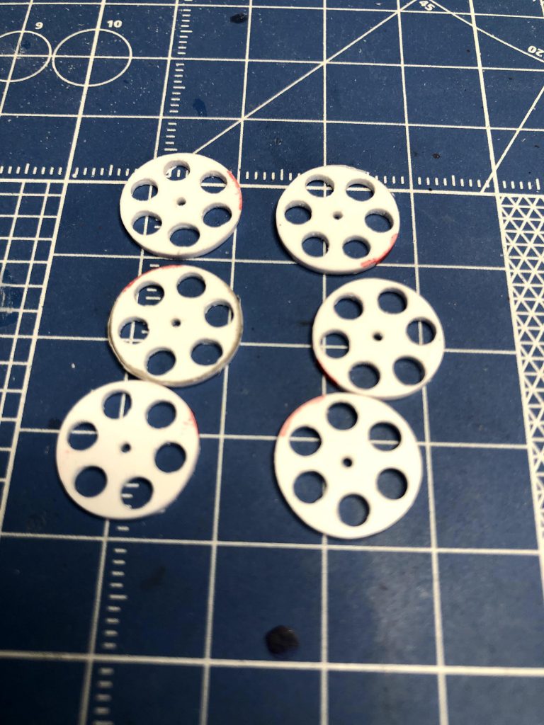 名称がわかりませんがレンコン状のパーツを作成。ガトリングの軸受けですが精度が甘いですね。