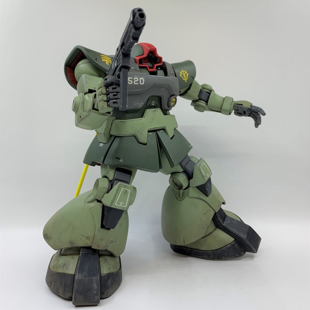 旧バージョンなので可動範囲はちょっと苦しいですね。特に下半身は結構不自由です。新バージョンも組んでみたくなってきました。。