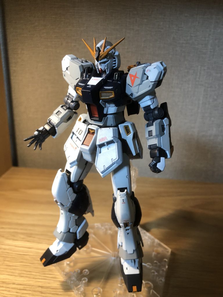 RGのプラモデルは数体制作しましたが、他のキットにありがちなパーツのポロリが殆ど無かったことには驚きました。素組みでも充分以上に作って飾って楽しめる、珠玉のキットだと思います。以下、需要は無いと思いますがスペースが余っているので、ジオラマの制作過程をおまけで載せときます。ちゃんと作ろうとするならyoutubeで検索した方がかなり参考になるのでおすすめです。
