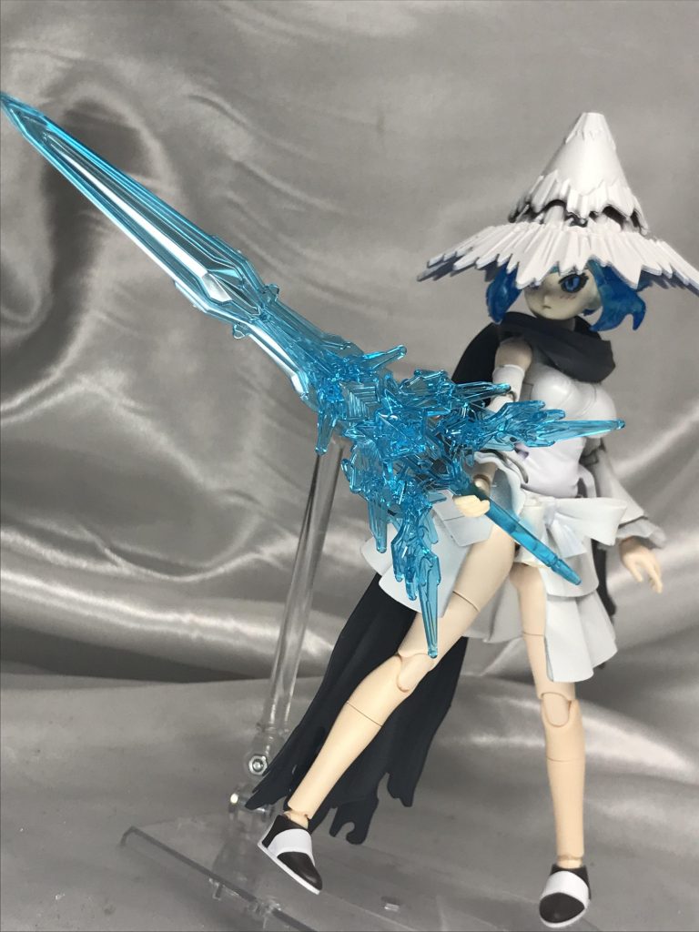 オオバリ一刀流。目は右目をシール、左目は塗って別物に。髪の毛はベース限定ホシノフミナに入ってるクリアブルーの髪を使ってます。