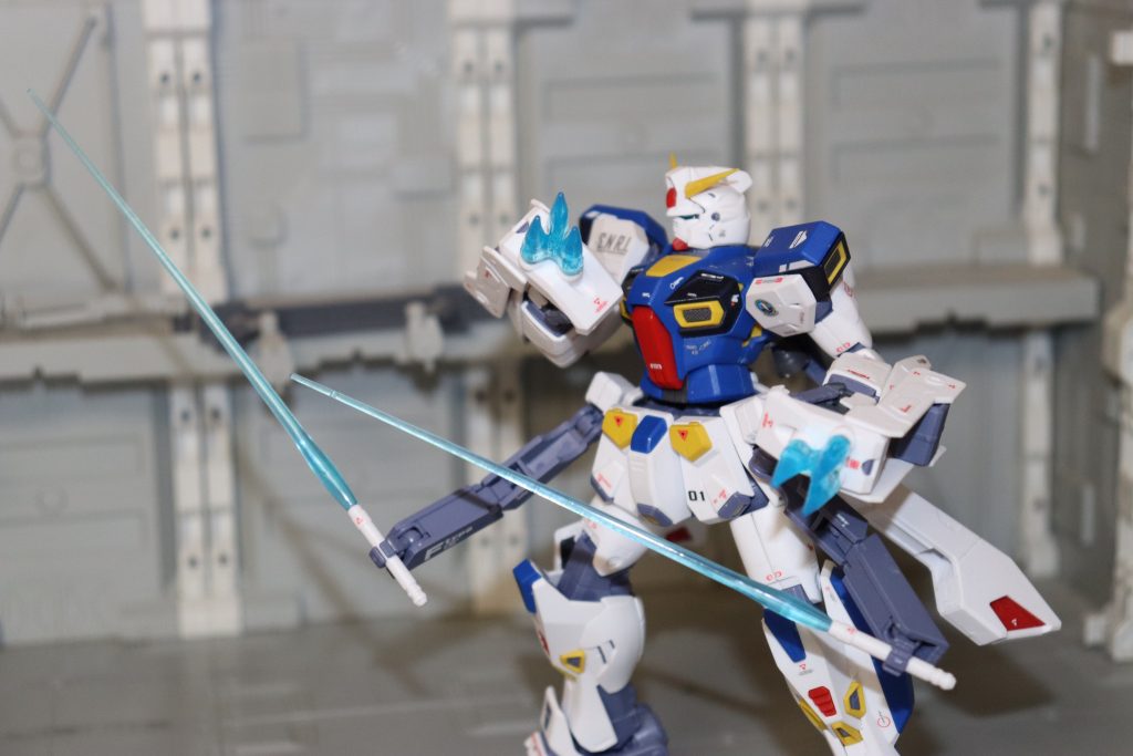 サブマニュピレーターも展開。ジ・Oの系統を汲んだ隠し腕と言う感じでしょうかね?コミックでは「こちらが知ってる隠し腕は、隠し腕と言わないんだよ!」と言われていましたが、そのバレバレな隠し腕が窮地を救ったのは熱かった・・・ 近接格闘戦に特化したある意味男らしいパックでお気に入りの一つです!