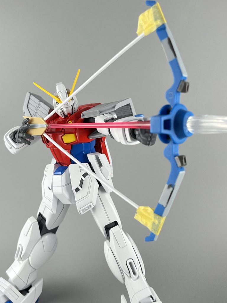 本体塗装中も弓矢は改造中でかなり手を焼きました。矢は後ろ部はプラ板、真ん中の芯はビームサーベル加工、先端はMSエフェクトを使用。弓は旧キットを延長加工し1.5ミリプラ棒で弓引きを表現しました。