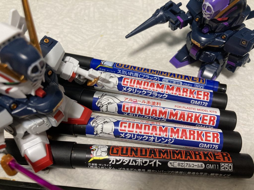 両機に使った塗料。今回もガンダムマーカーのみです。・ガンダムホワイト・メタリックオレンジ・メタリックピンク・メタリックブラック・スミいれ用<ブラック>最後までご覧いただき、ありがとうございました。
