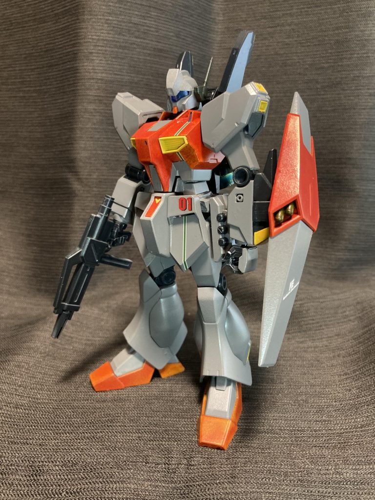 　正直、腕周りはだいぶ悩みました。　構造がまったく違うので腕は移植するには大改造が必要。　EG νガンダムの腕をそのまま使いましたが、結果としてD型やＳ型への過渡期的な雰囲気というか、ジム系の強化モデル感が出たように思えたので良いかなと思っています。