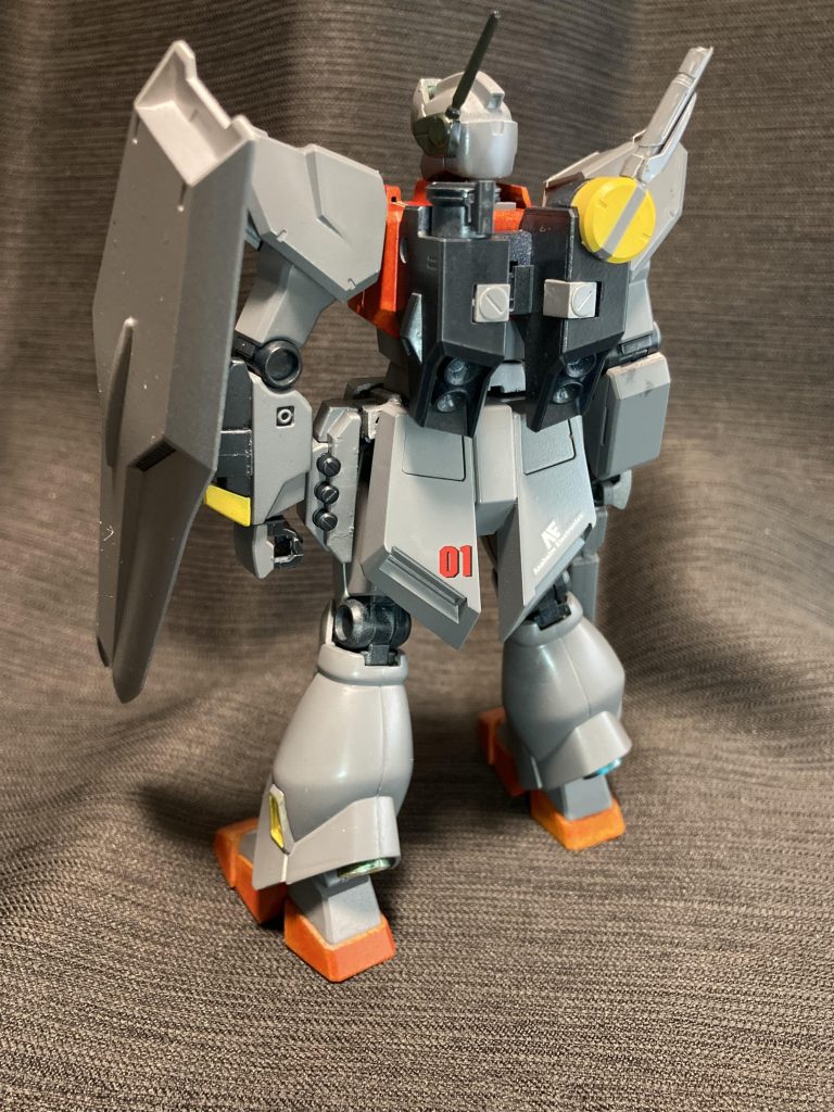 そのうち適当なパーツがあったら、ファンネル取り付け部からレドームでつけて、偵察用装備にでもしてみたいかも。