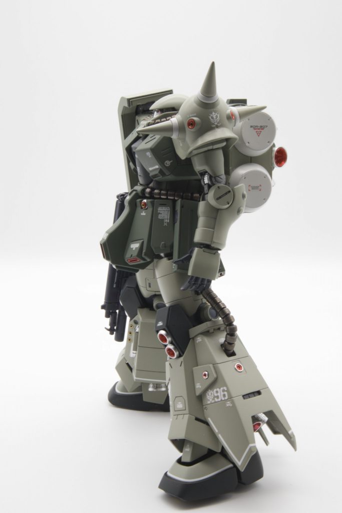 左肩のスパイクもサイコザクから移植