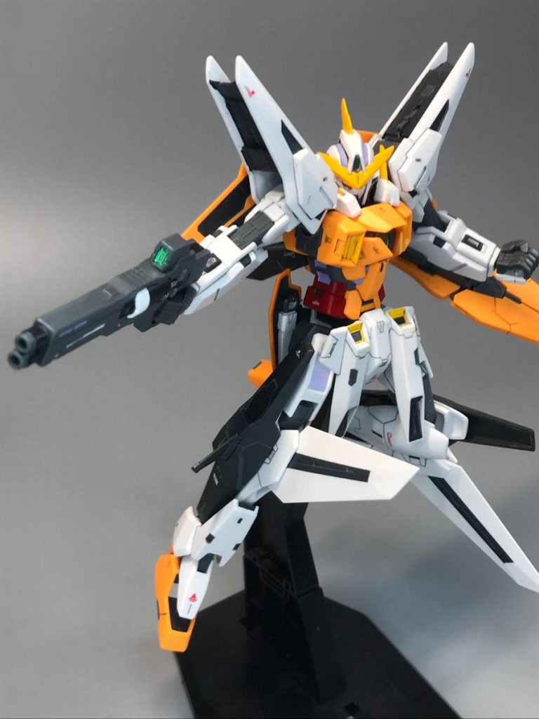 ポージング。センサー部分は付属シールです。