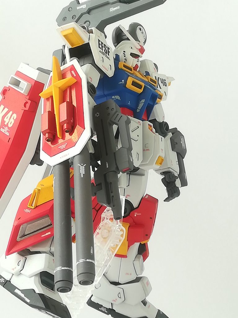 右腕の2連ビームは旧レイダーガンダムとプロペラタンクで。プラ材から自作するスキルがないので部品を組み合わせて。