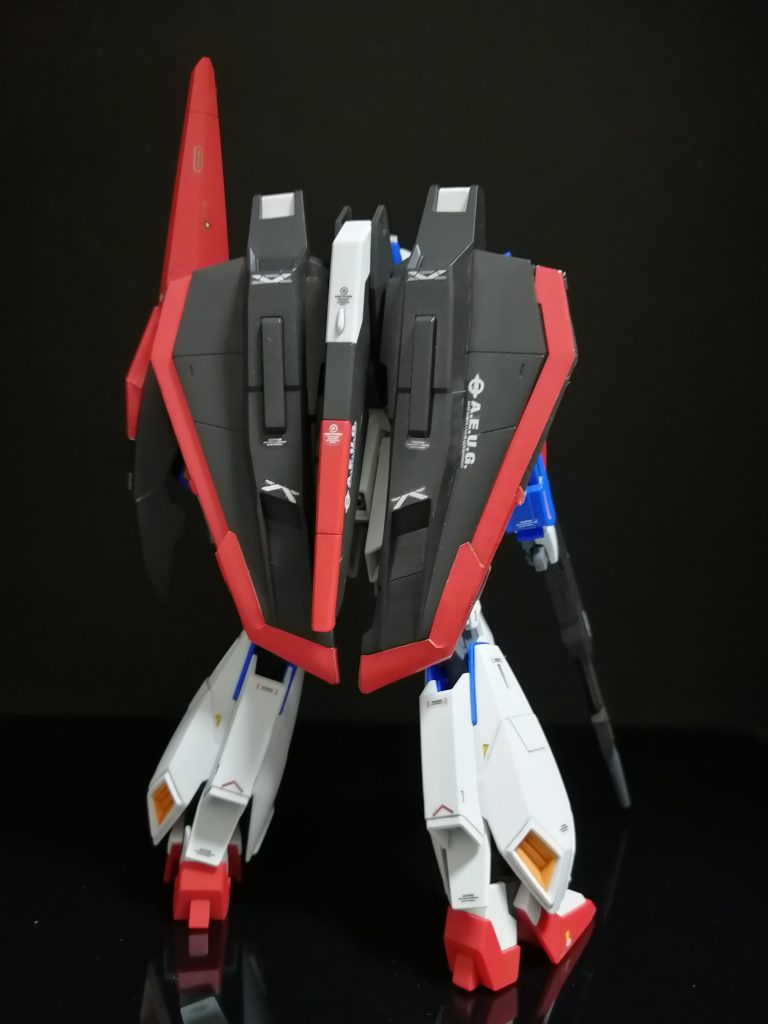 リアビュー。ウイングのデカールがいい感じで貼れたと思います。