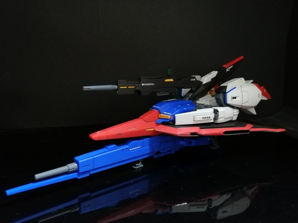 ウェイブライダー形態もかっこよく再現しているキットです。ウェイブライダー形態もいっしょに飾りたいくらいです。