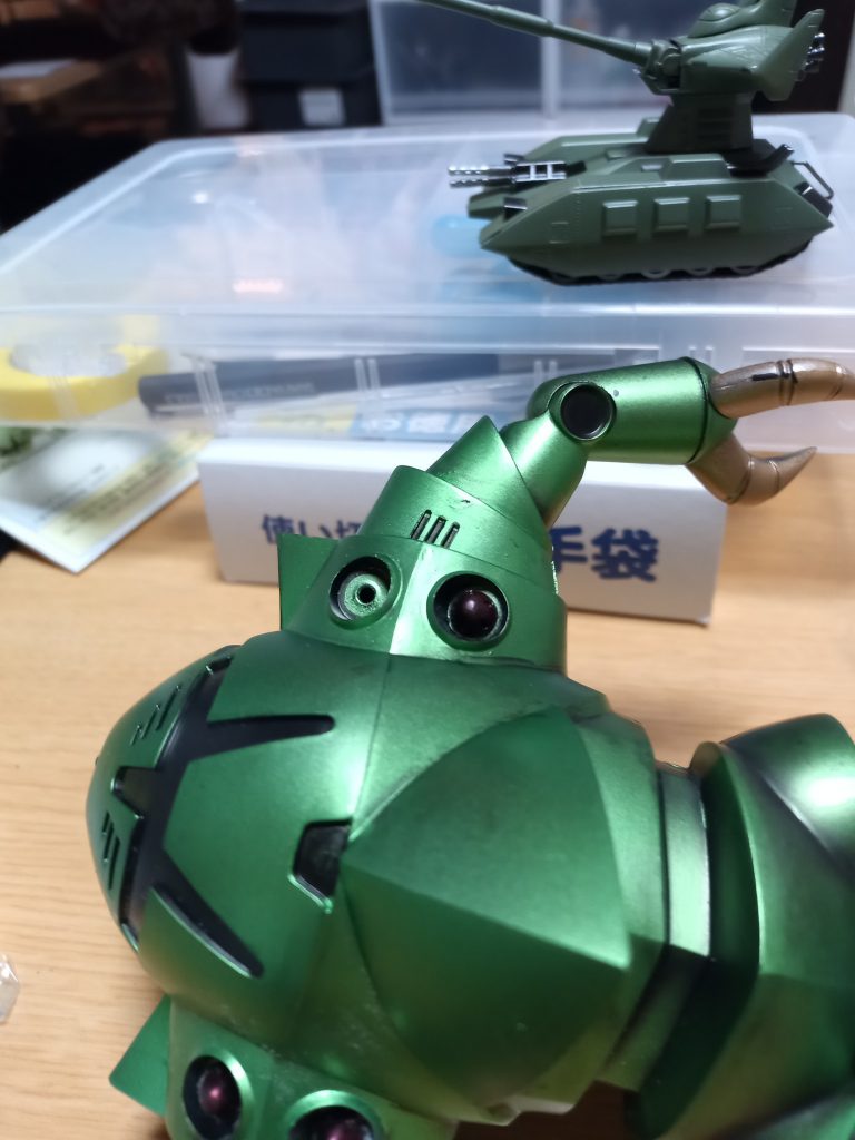 目の部分をリアルタッチマーカー3でぬりつぶしてみました。