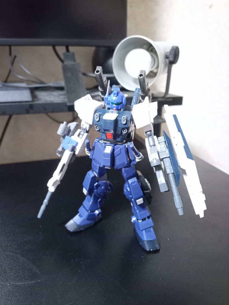 バランス調整中のとき。右腕は結局サーベルラックにしました。緊急時に展開可能。 